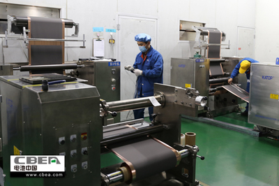 图为风帆新能源产业园锂电车间 高效智能的电池制造现场